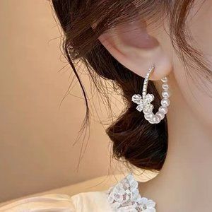 Butterfly pearl earring loop design
